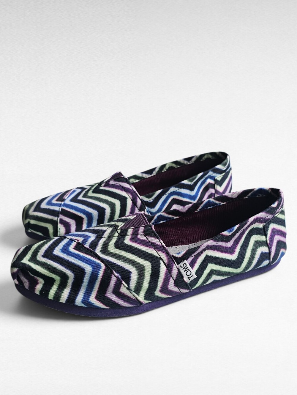 Toms Classics Purple Chevron Print Slip On Flats Size 9.5